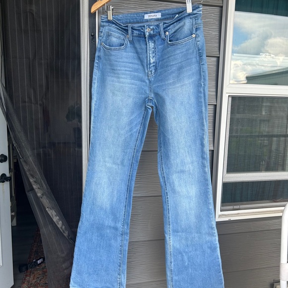 Zenana Outfitters High Rise Light Blue Jeans - Picture 3 of 6